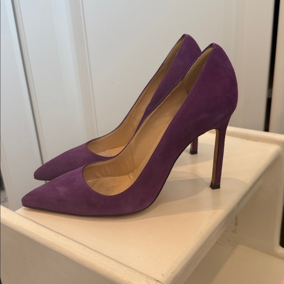 Manolo Blahnik Violet Suede Pointed Toe Pumps - Picture 2 of 4